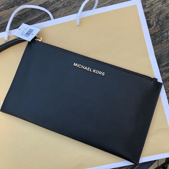 Michael Kors Handbags - Nwt Michael Kors Jet set large Clutch Wristlet